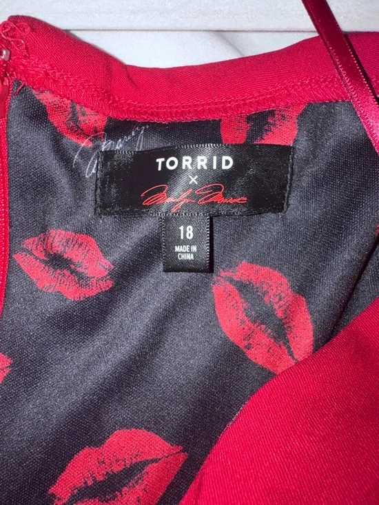 torrid Red Off-Shoulder Ruched Midi Dress - Picture 5 of 5